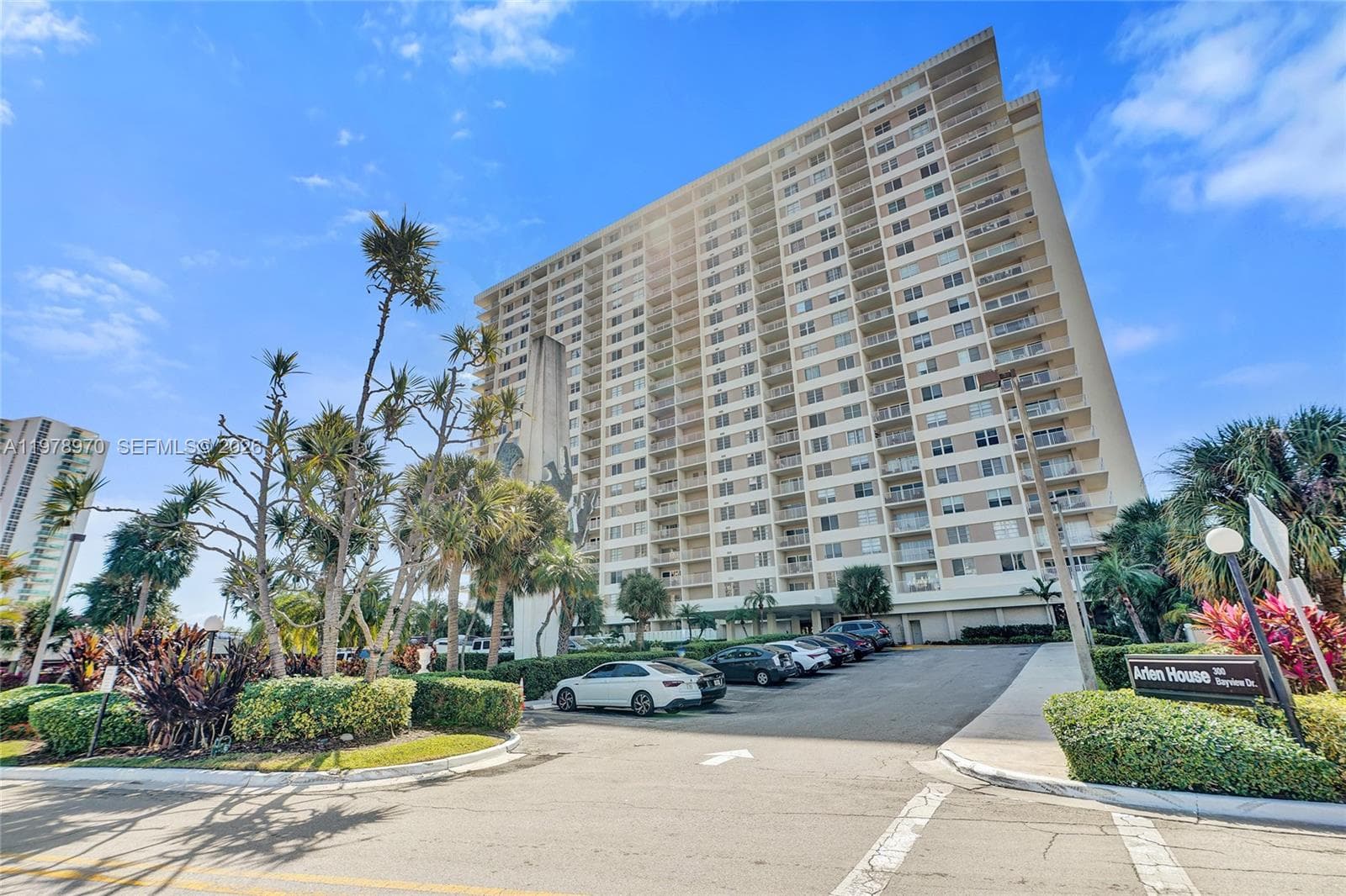 300 Bayview Dr # 205, Sunny Isles Beach, FL 33160 — zdjęcie 2