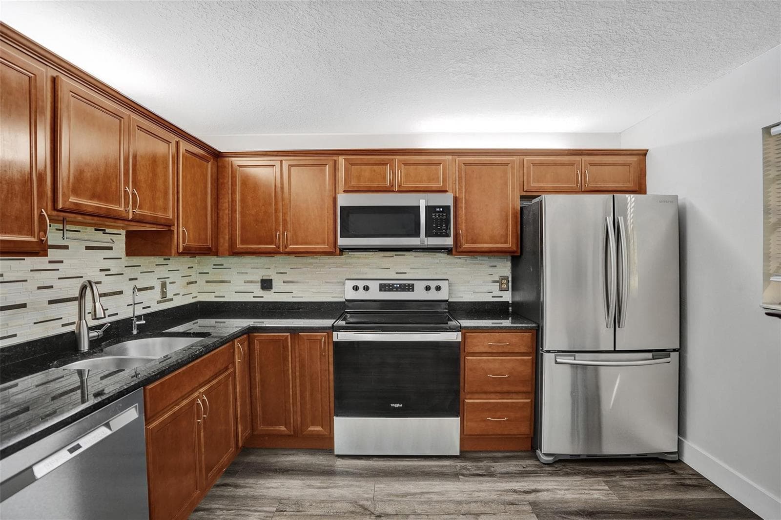 869 NW 47th Street, Deerfield Beach, FL 33064 — zdjęcie 2