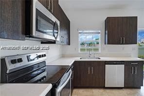 1121 NW 41st Ln, Lauderhill, FL 33313 — zdjęcie 4