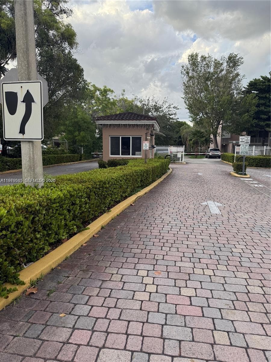 8405 NW 8th St # 304, Miami, FL 33126 — zdjęcie 2