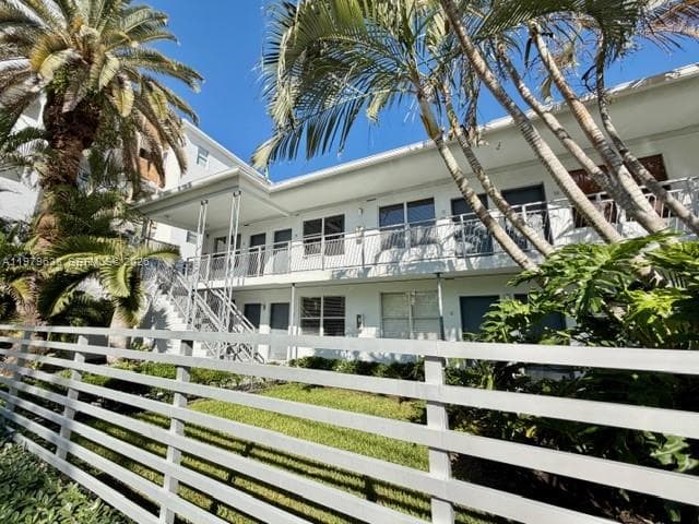 2445 Lake Pancoast Dr # 7, Miami Beach, FL 33140 — zdjęcie 2