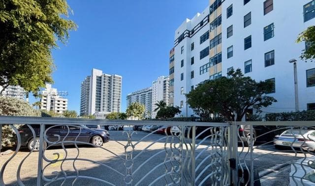 2445 Lake Pancoast Dr # 7, Miami Beach, FL 33140 — zdjęcie 5