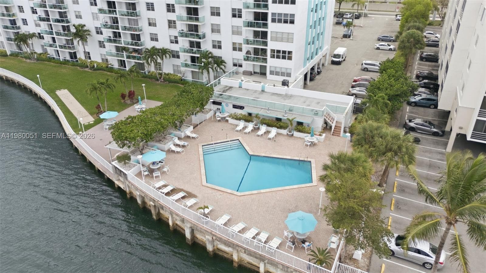 2841 NE 163rd St # 802, North Miami Beach, FL 33160 — zdjęcie 3