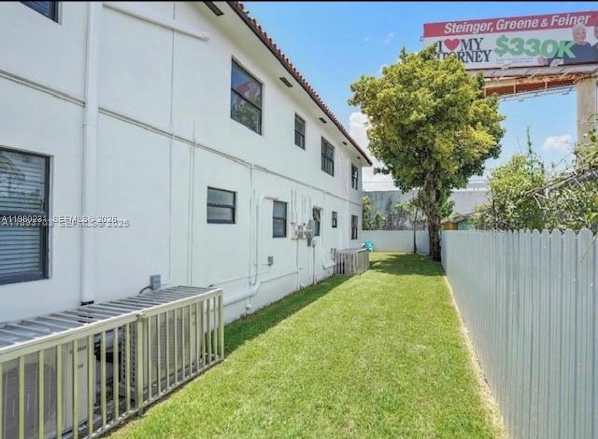 584 NW 30th St, Miami, FL 33127 — zdjęcie 3