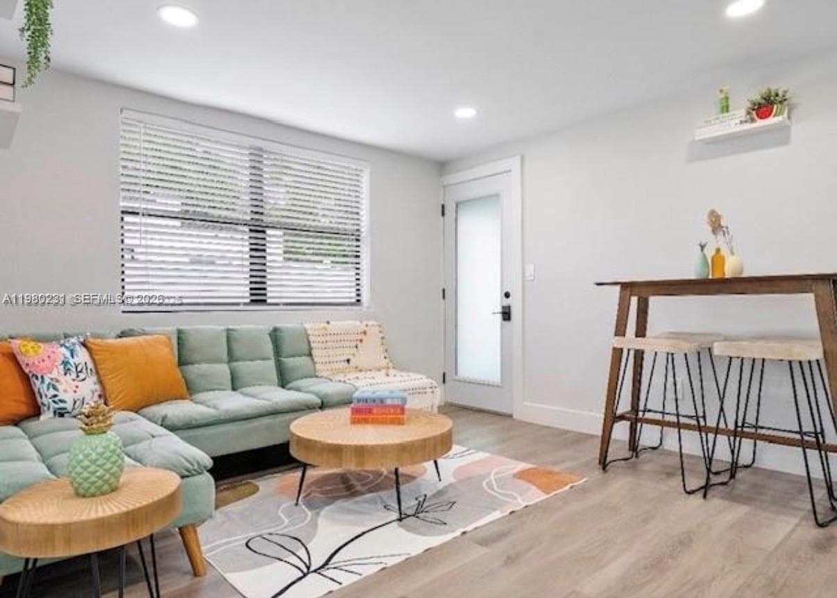 584 NW 30th St, Miami, FL 33127 — zdjęcie 4