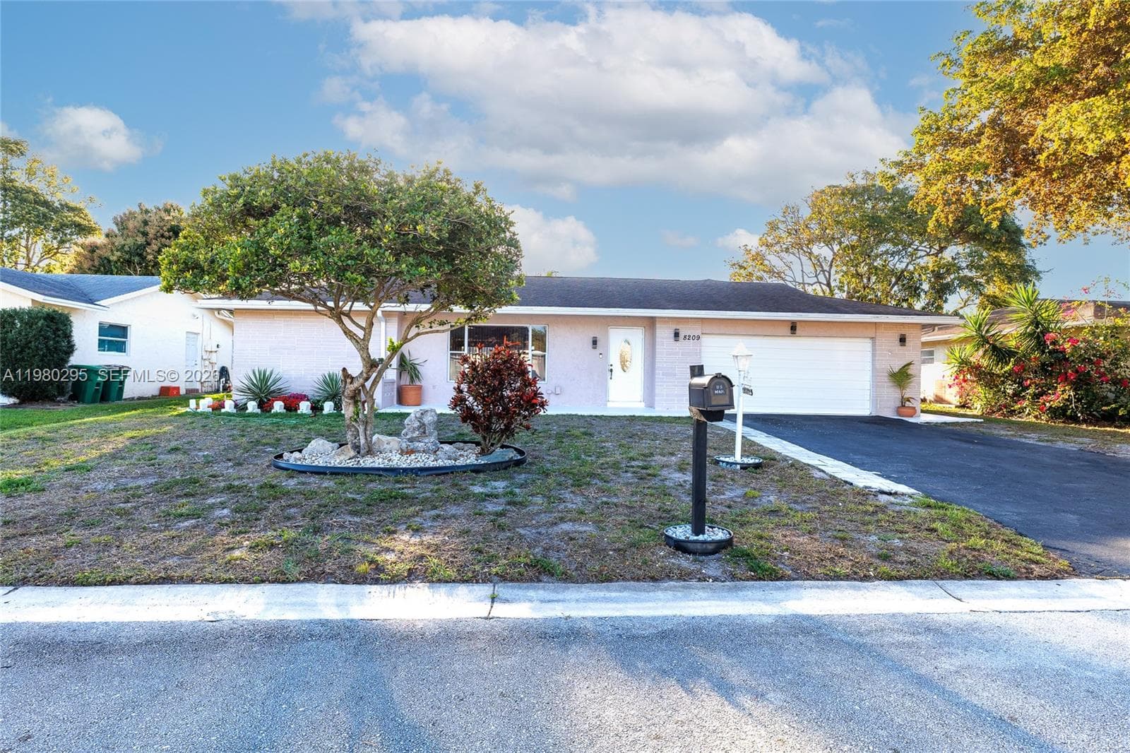 8209 NW 91st Ave, Tamarac, FL 33321 — zdjęcie 2