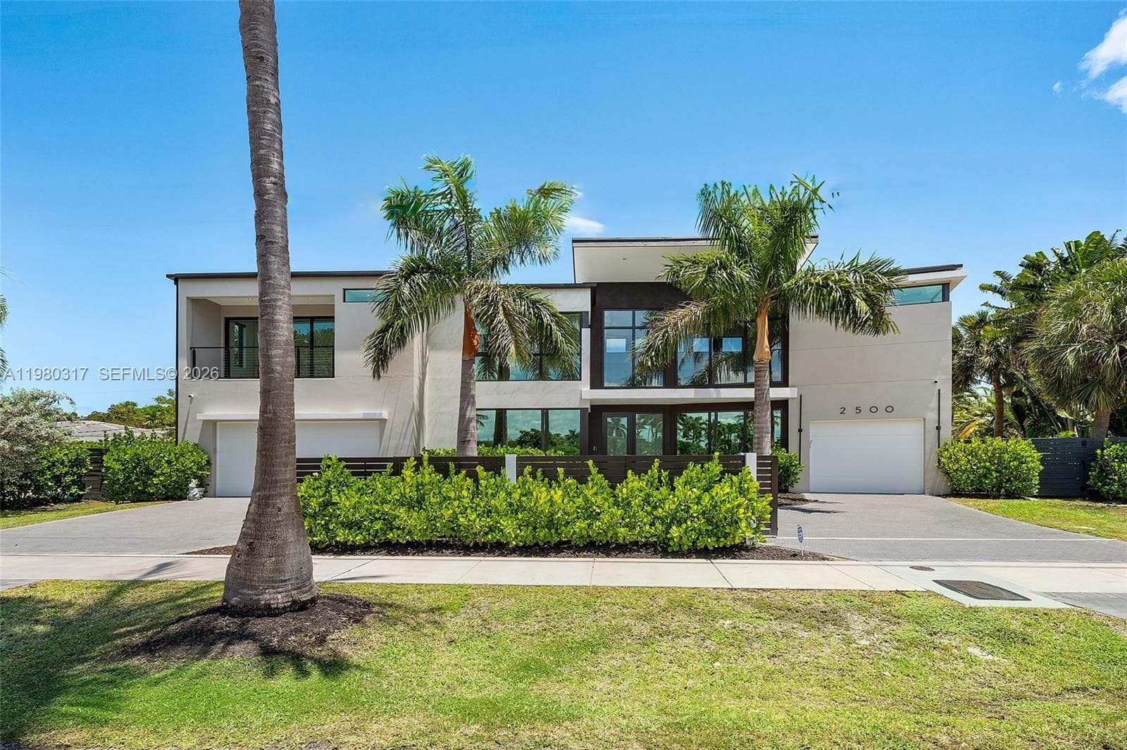 2500 Middle River Dr, Fort Lauderdale, FL 33305 — zdjęcie 2