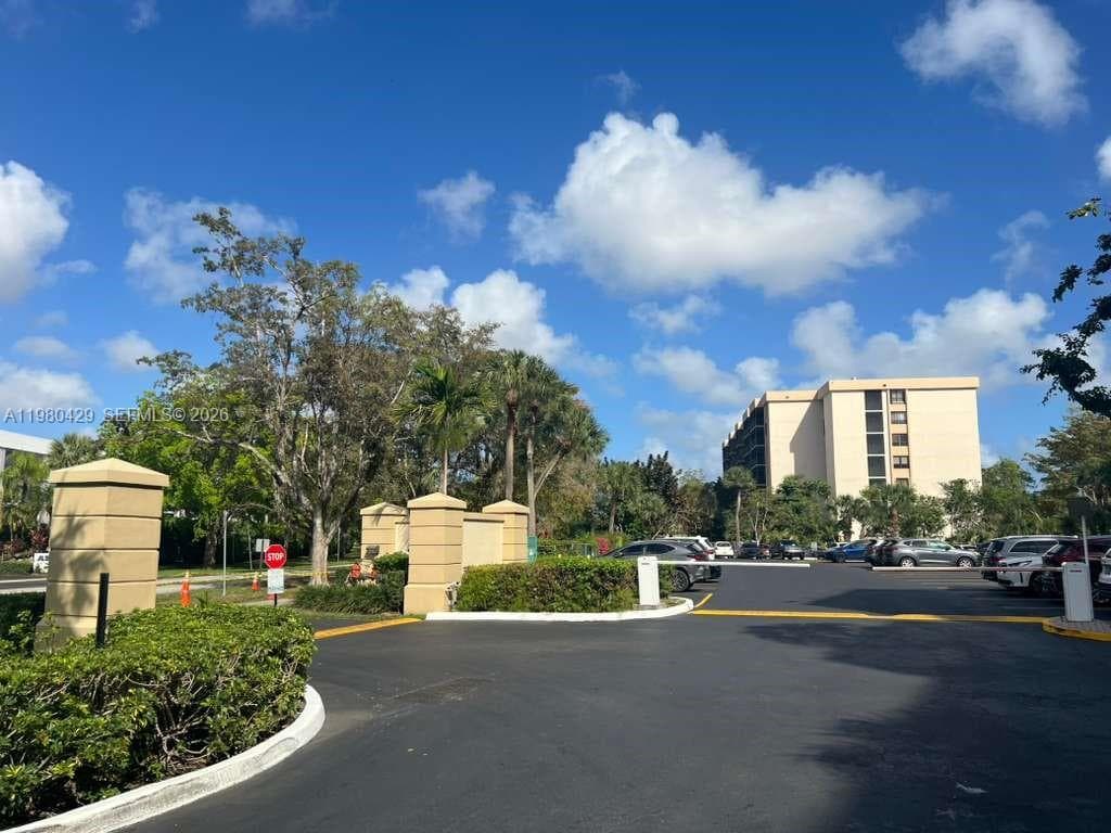 800 NE 195th St # 501, Miami, FL 33179 — zdjęcie 2