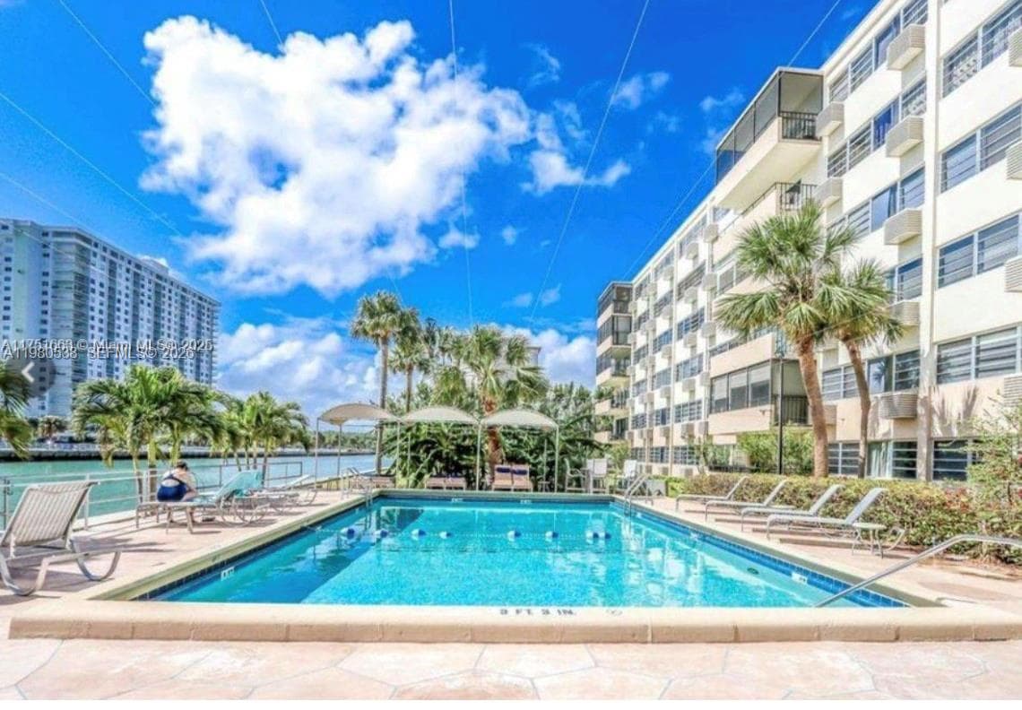 220 Kings Point Dr # 106, Sunny Isles Beach, FL 33160