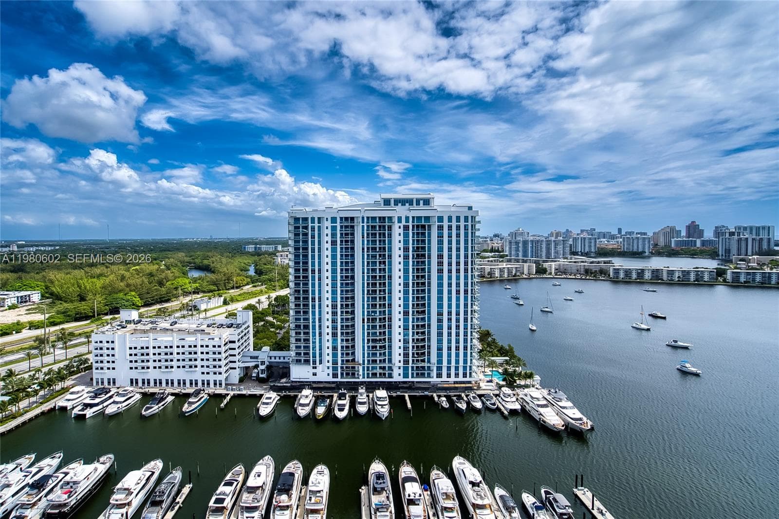 17111 Biscayne Blvd # 2305, North Miami Beach, FL 33160 — zdjęcie 2