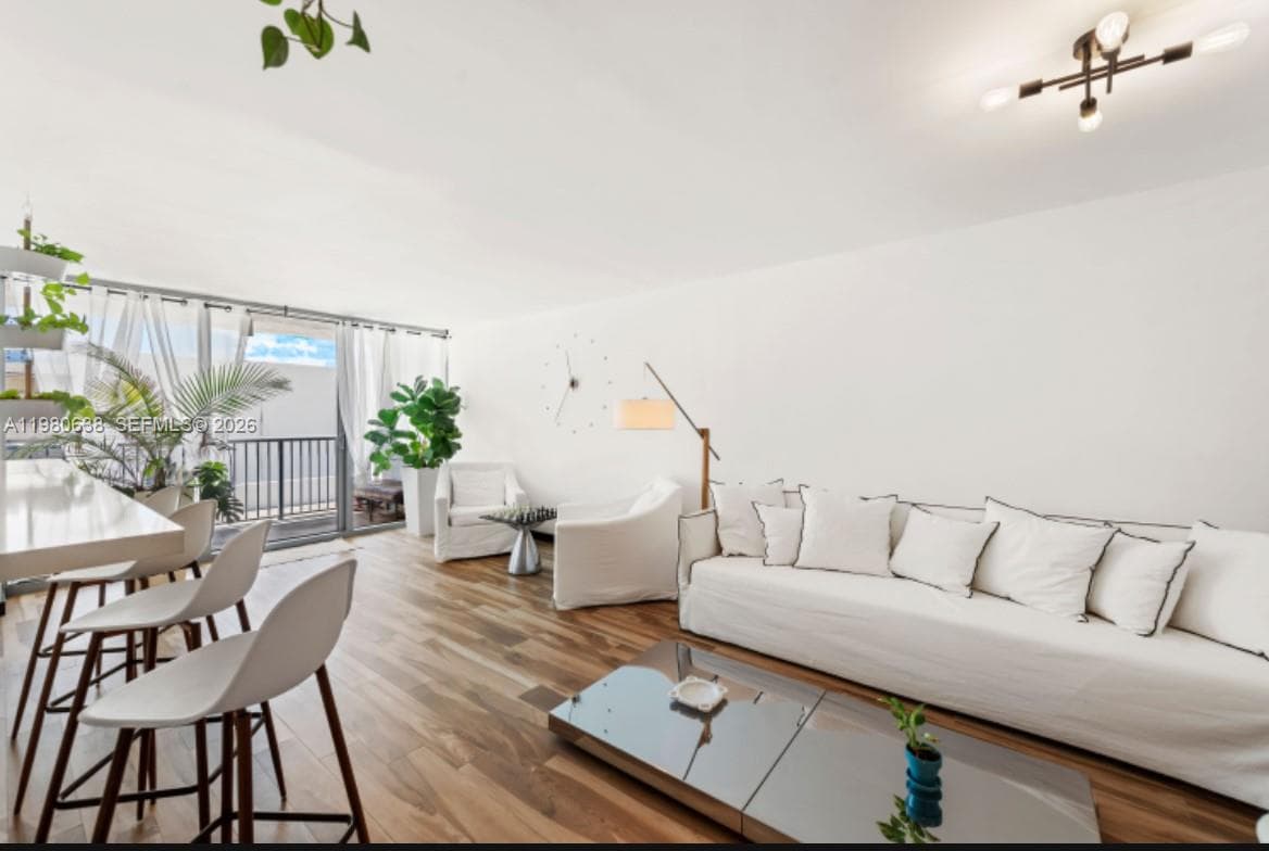 2655 Collins Ave # 504, Miami Beach, FL 33140