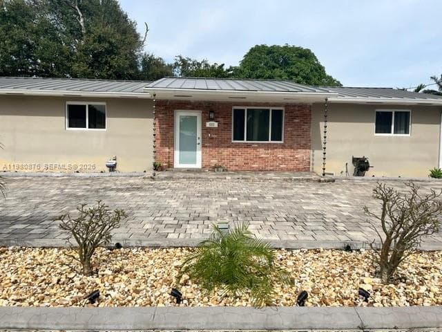 685 W 77th St, Hialeah, FL 33014