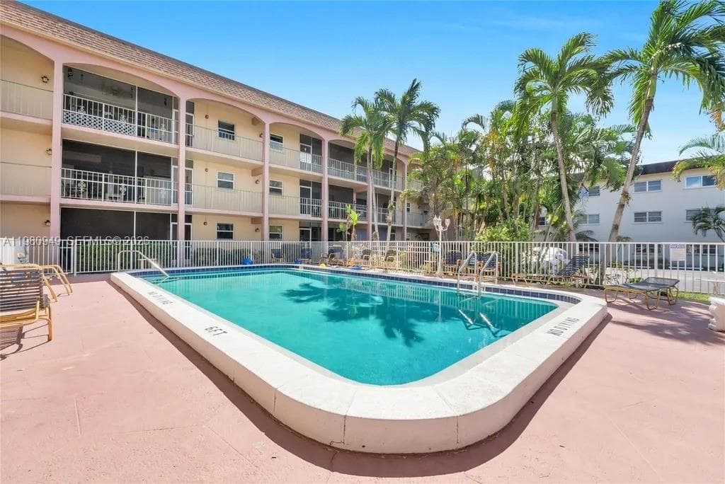 100 SE 6th Ave # 207, Pompano Beach, FL 33060 — zdjęcie 2