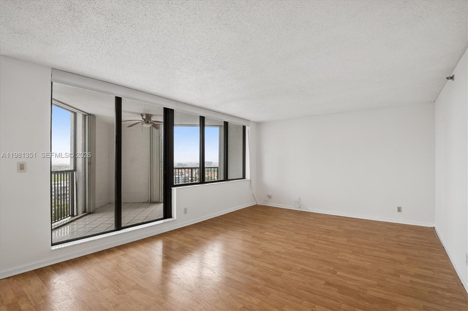 300 Three Islands Blvd # 516, Hallandale Beach, FL 33009 — zdjęcie 2