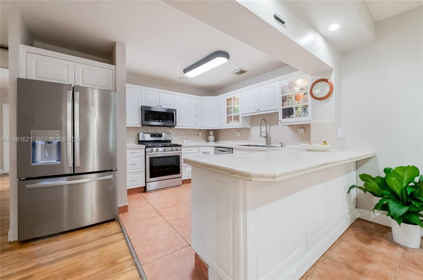 6350 NW 39th Ter, Virginia Gardens, FL 33166 — zdjęcie 4