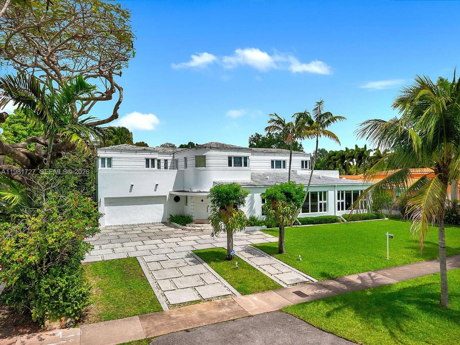 1021 N Greenway Dr, Coral Gables, FL 33134 — zdjęcie 2