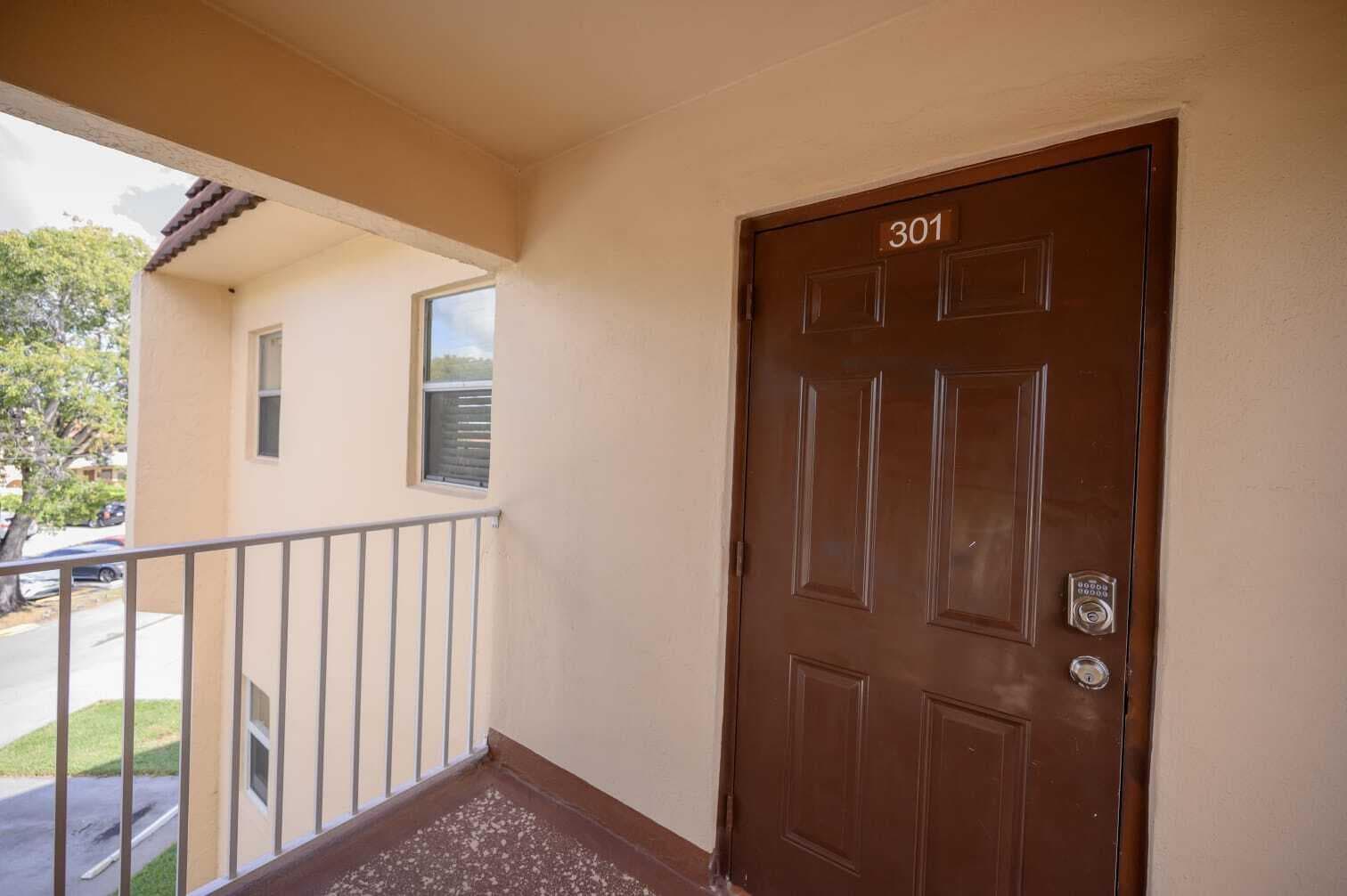 8861 Sunrise Lakes Boulevard # Unit 301, Sunrise, FL 33322 — zdjęcie 2
