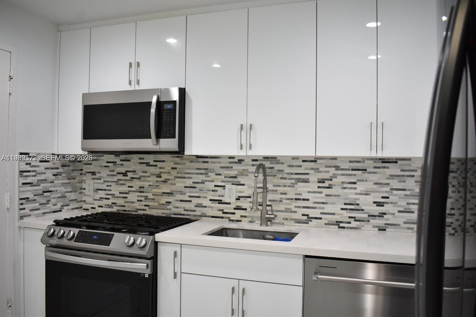 8024 Tatum Waterway Dr # 5A, Miami Beach, FL 33141 — zdjęcie 2