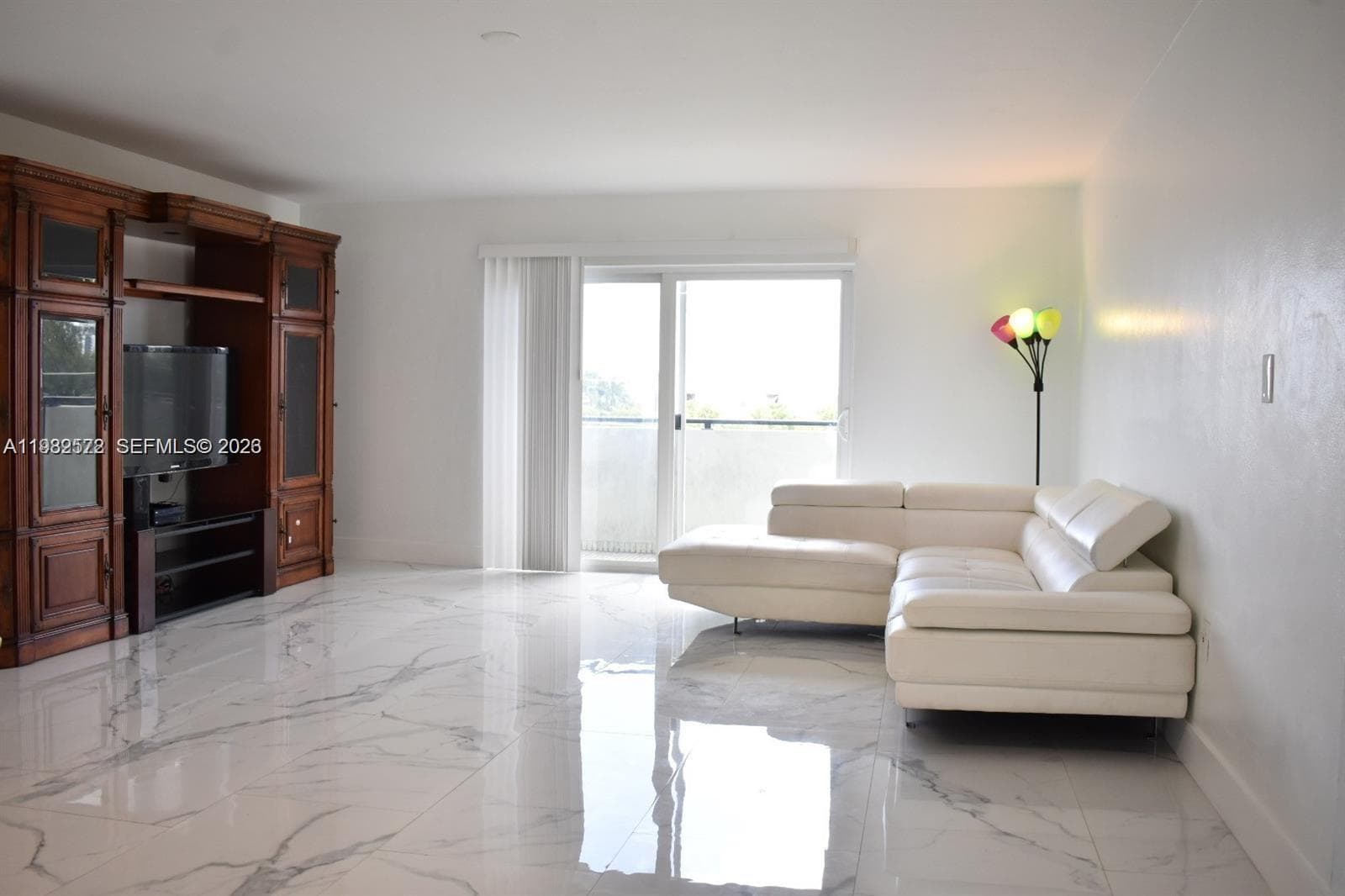8024 Tatum Waterway Dr # 5A, Miami Beach, FL 33141 — zdjęcie 3