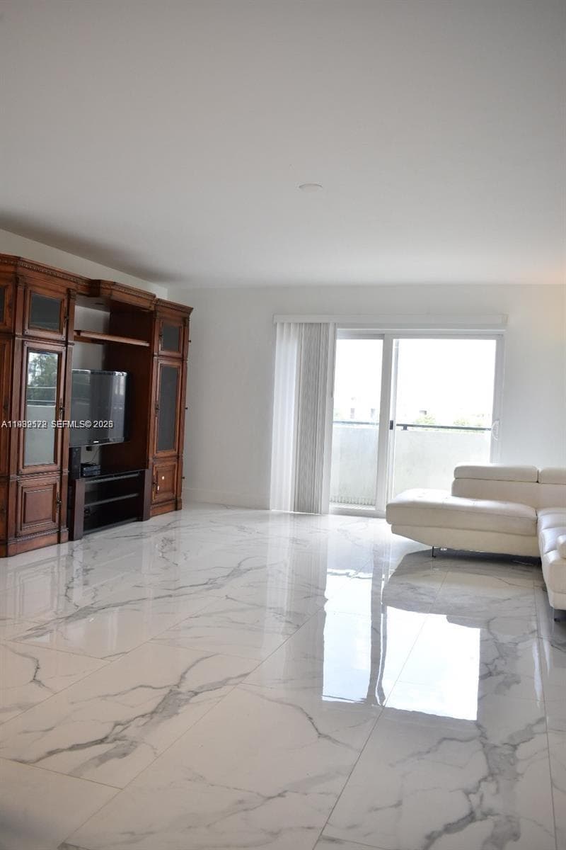 8024 Tatum Waterway Dr # 5A, Miami Beach, FL 33141 — zdjęcie 5