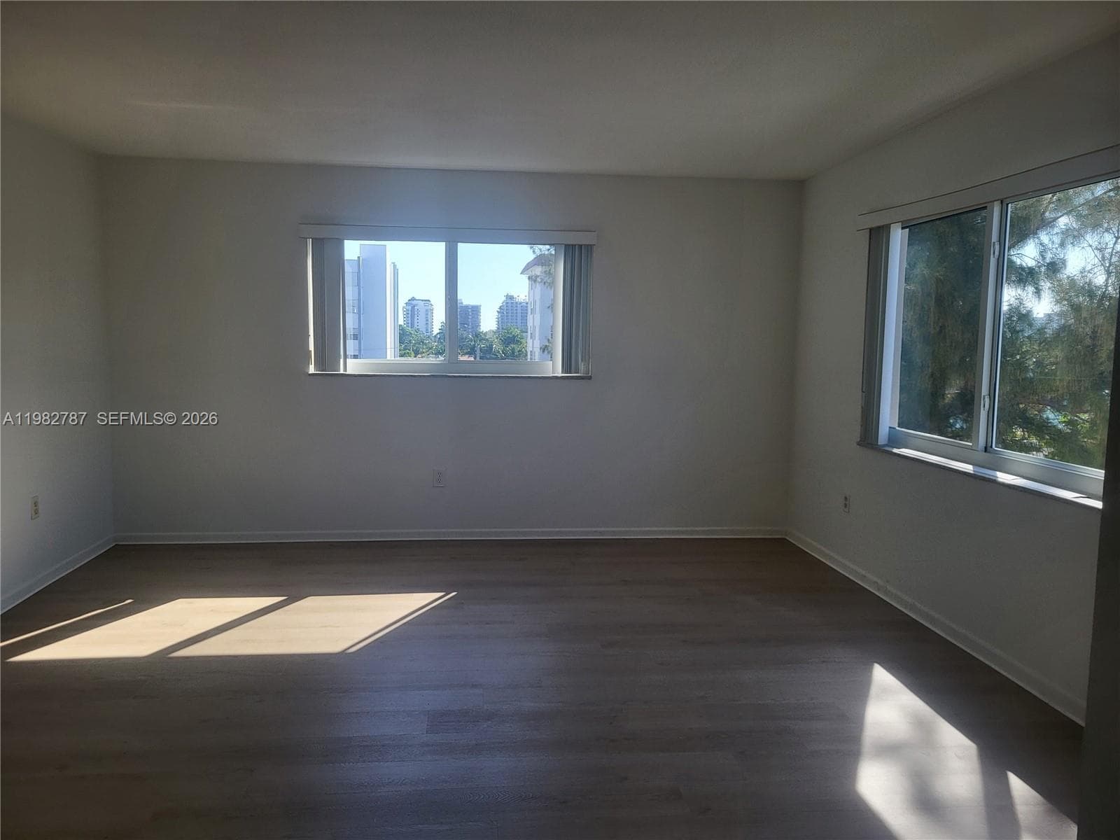 1020 94th St # 503, Bay Harbor Islands, FL 33154 — zdjęcie 3