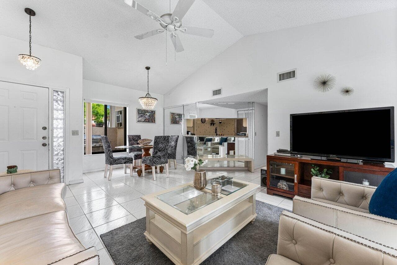 10 Via De Casas Sur # 104, Boynton Beach, FL 33426 — zdjęcie 2