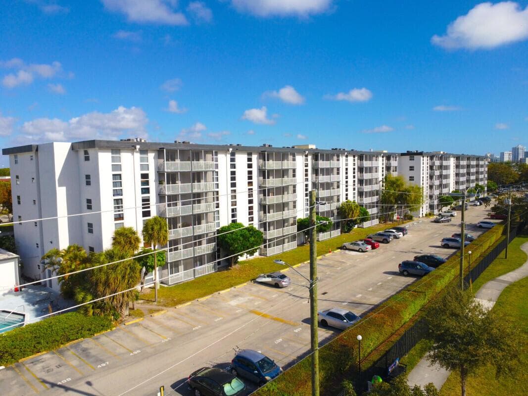 16851 NE 23rd Avenue # A408, North Miami Beach, FL 33160 — zdjęcie 2