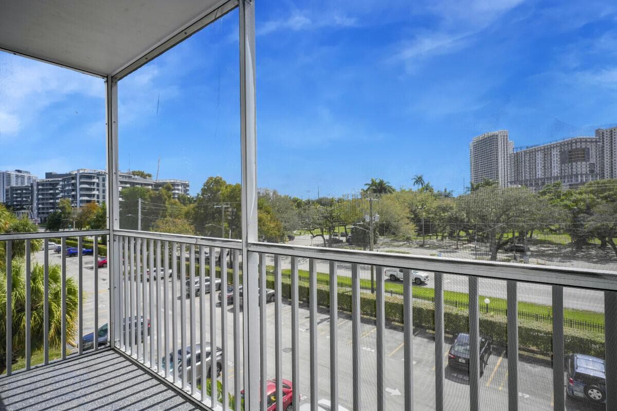 16851 NE 23rd Avenue # A408, North Miami Beach, FL 33160 — zdjęcie 3