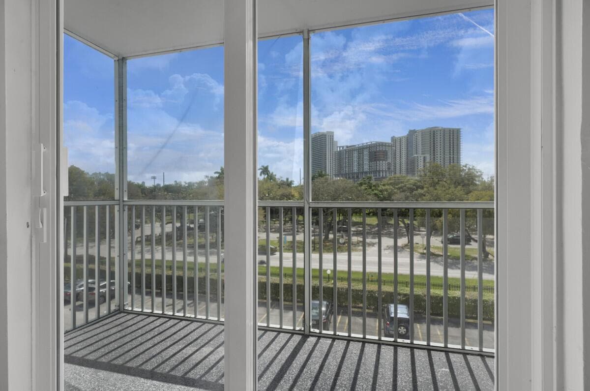 16851 NE 23rd Avenue # A408, North Miami Beach, FL 33160 — zdjęcie 4