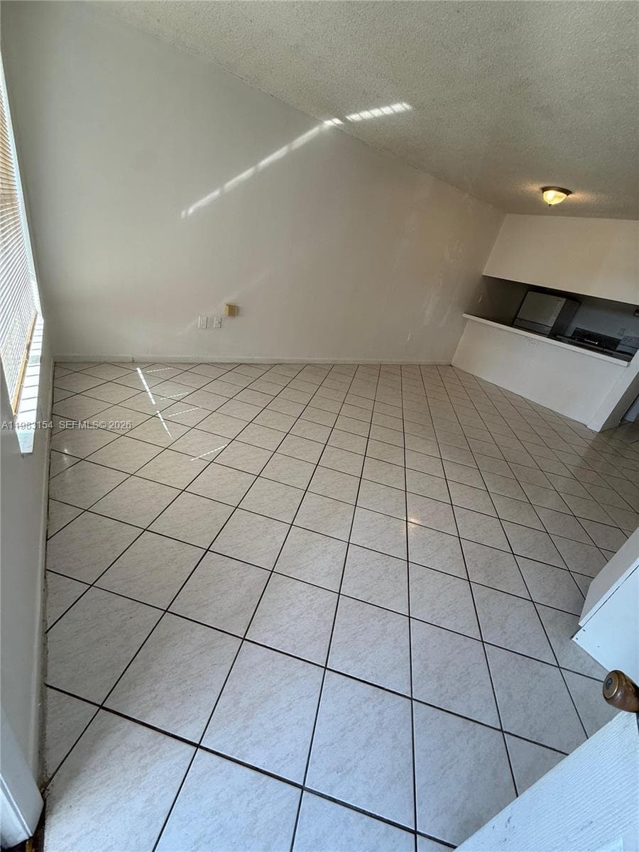 251 NW 177th St # A-218, Miami Gardens, FL 33169 — zdjęcie 2