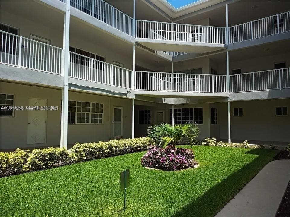 462 Golden Isles Dr # 202, Hallandale Beach, FL 33009 — zdjęcie 4