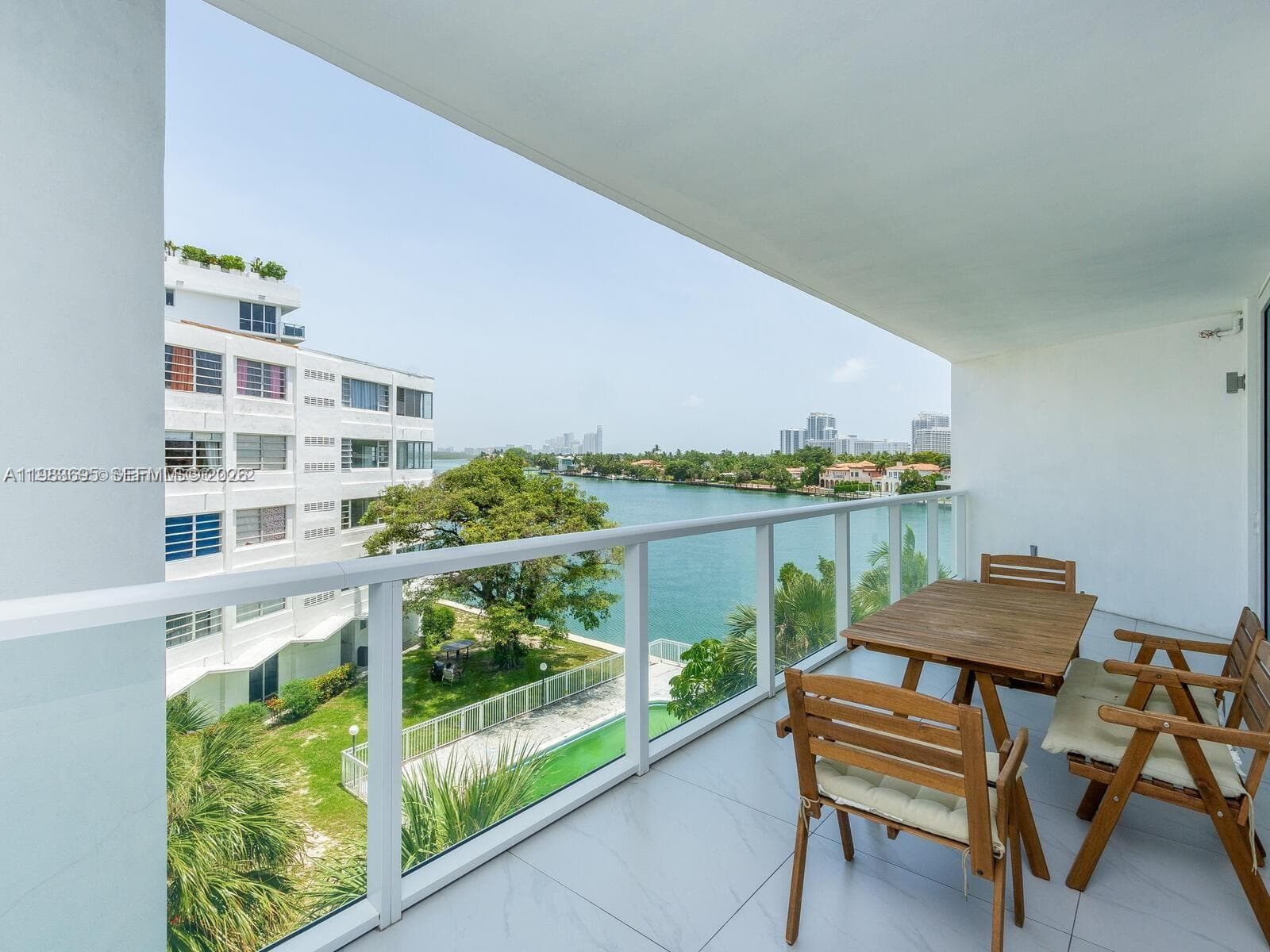 9821 E Bay Harbor Dr # 502, Bay Harbor Islands, FL 33154 — zdjęcie 2