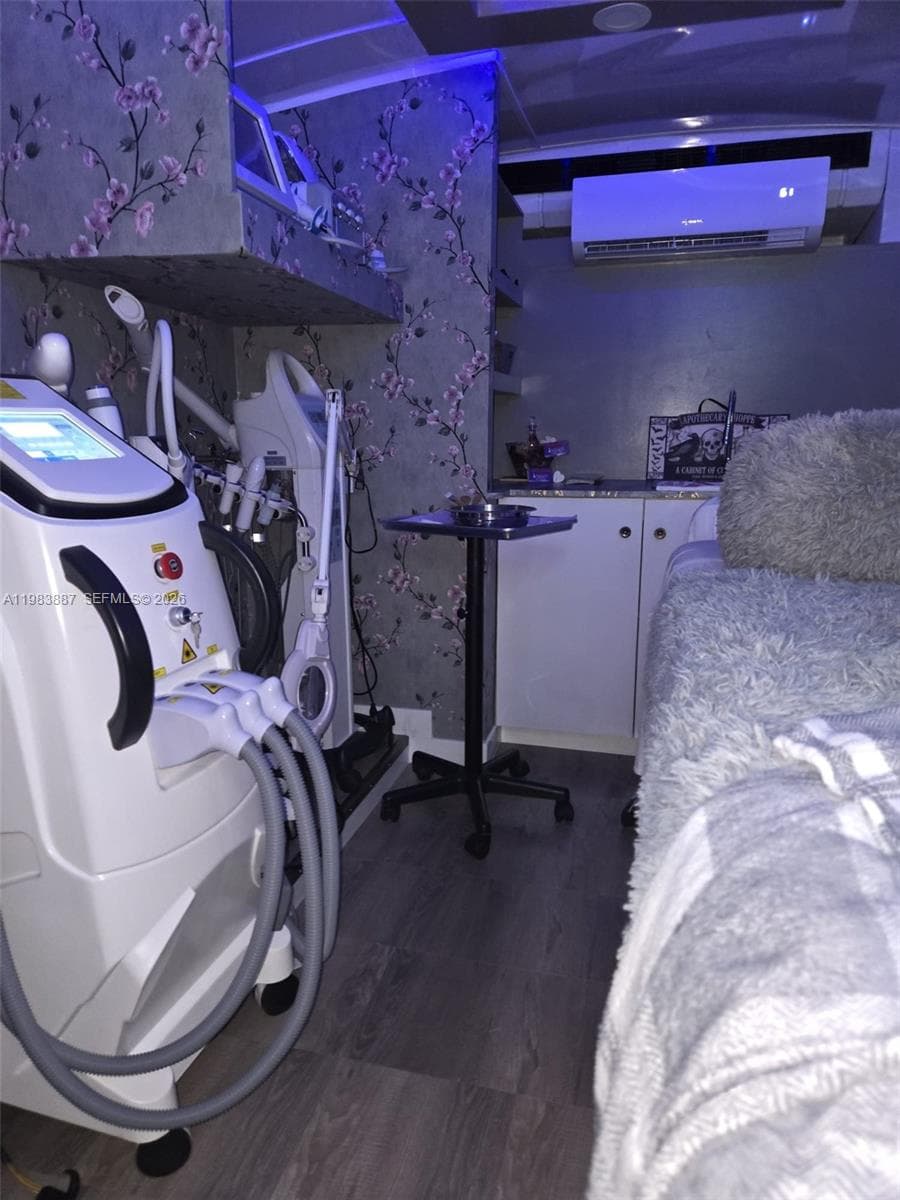 MOVIL SPA SW FOR SALE, Miami, FL 33145