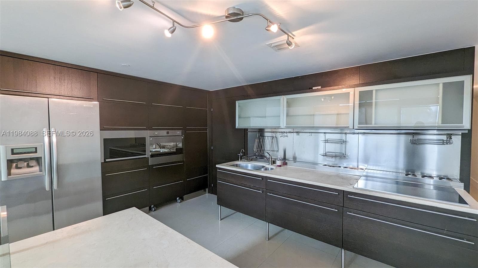 6000 Collins Ave # 111, Miami Beach, FL 33140 — zdjęcie 2