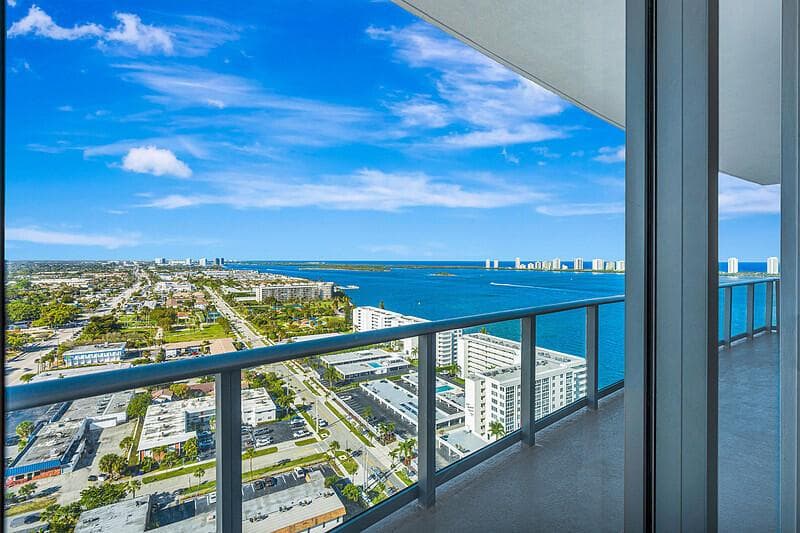 220 Lake Shore Drive # 2105, Lake Park, FL 33403