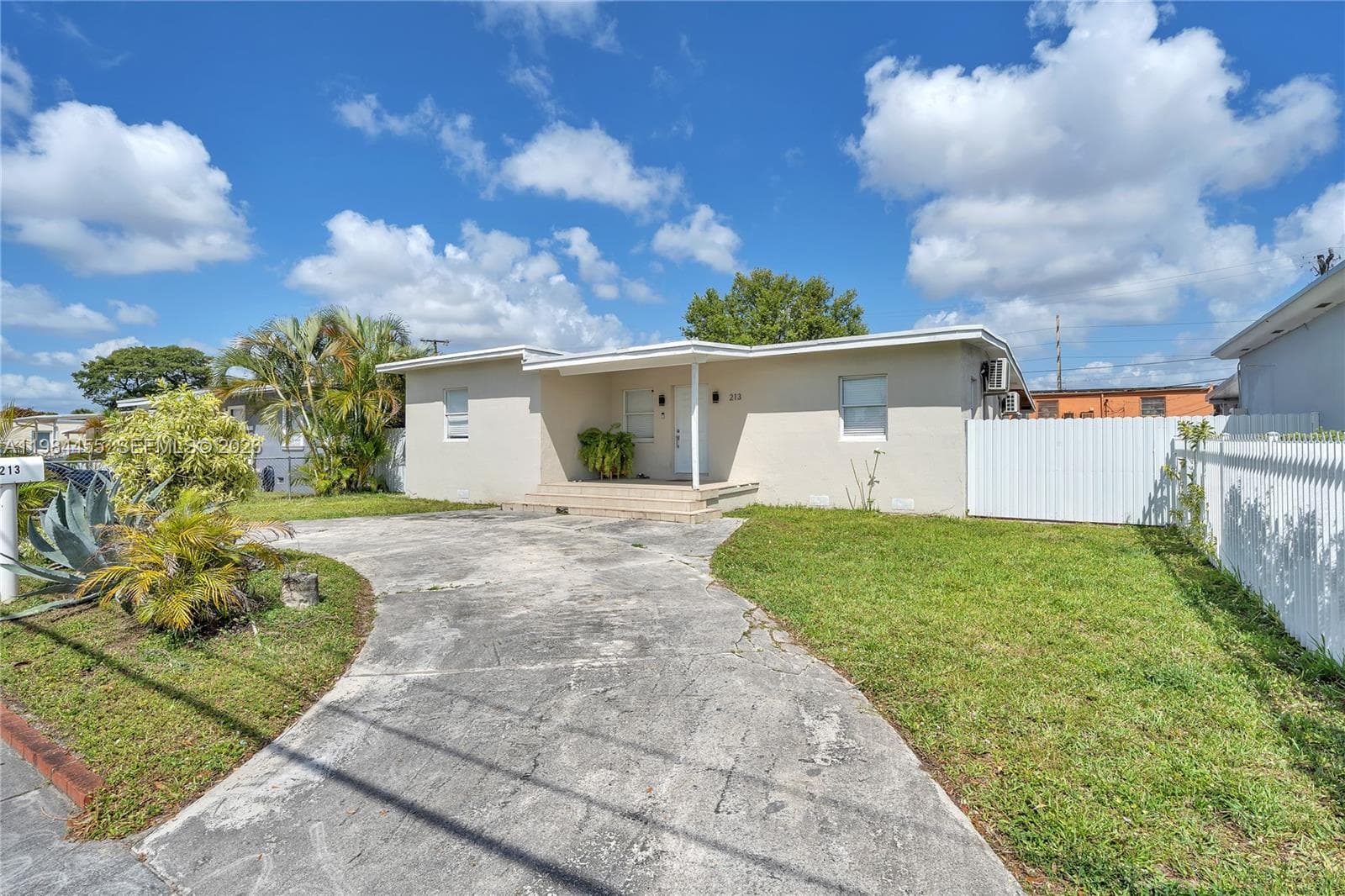 213 W 20th St, Hialeah, FL 33010 — zdjęcie 4