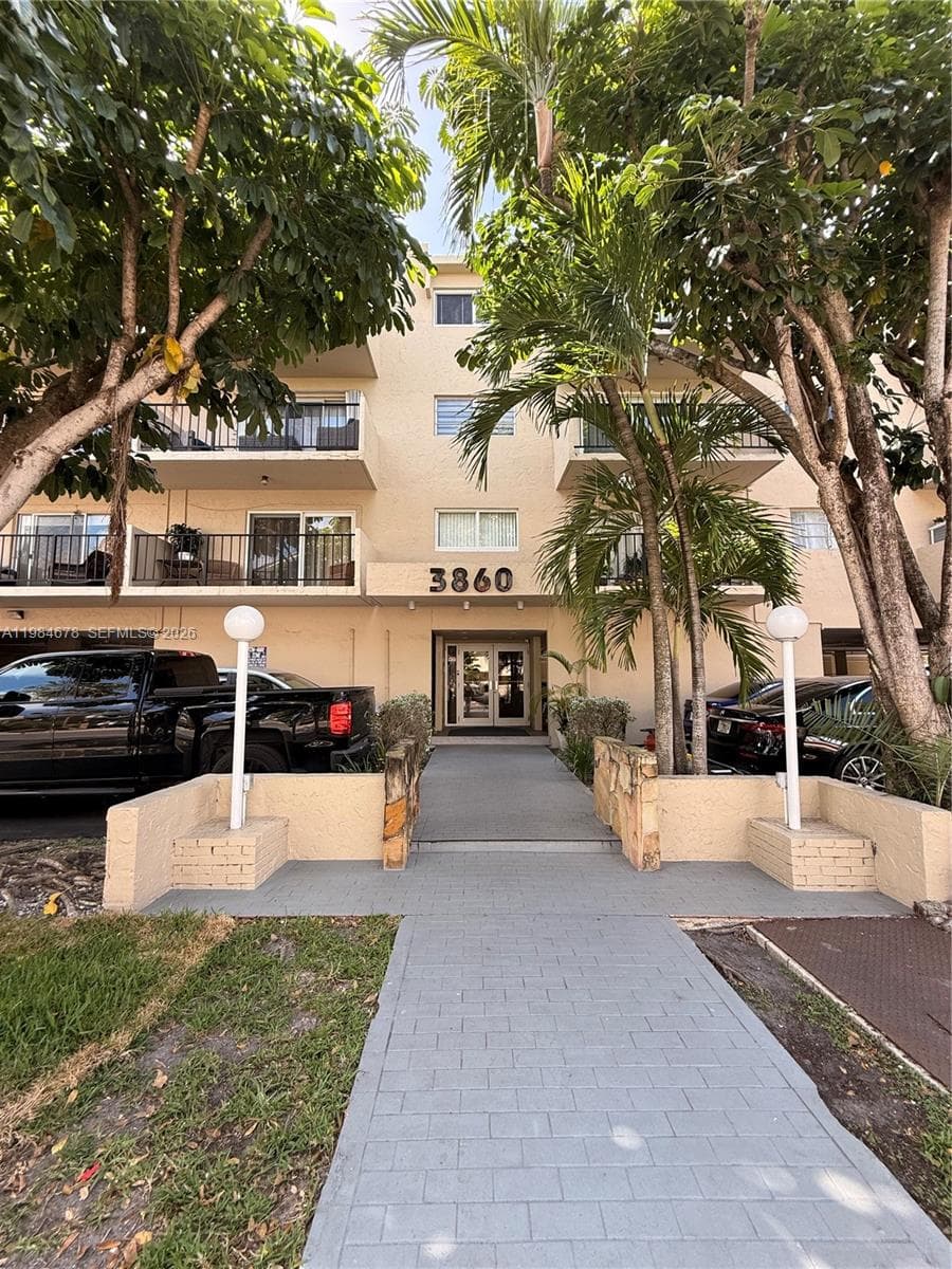 3860 NE 170th St # 304, North Miami Beach, FL 33160 — zdjęcie 4