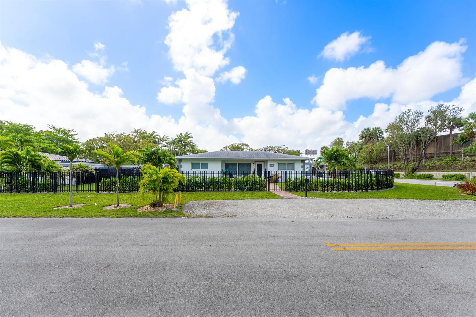 590 NW 126th Street, North Miami, FL 33168 — zdjęcie 3