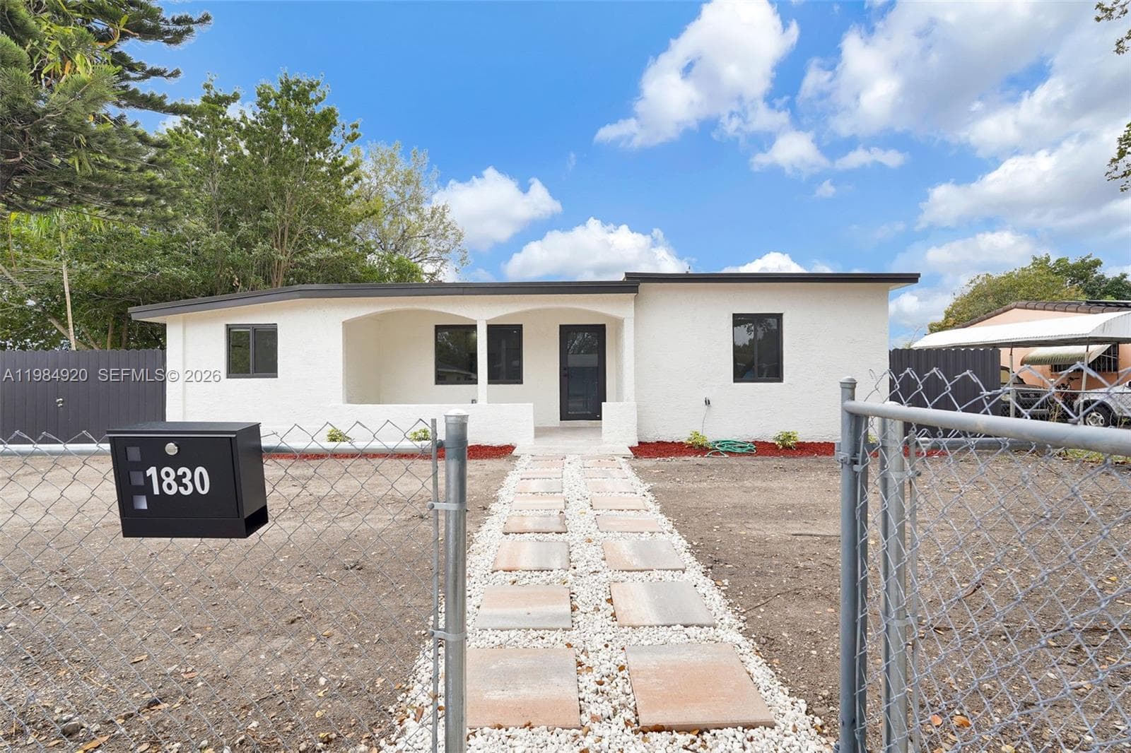 1830 NW 135th St, Miami, FL 33167 — zdjęcie 2