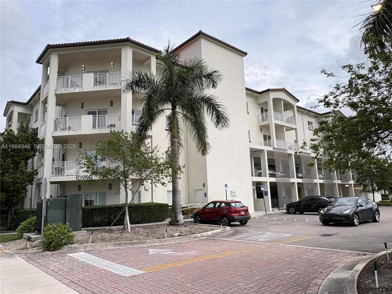 10950 NW 82nd St # 319, Doral, FL 33178