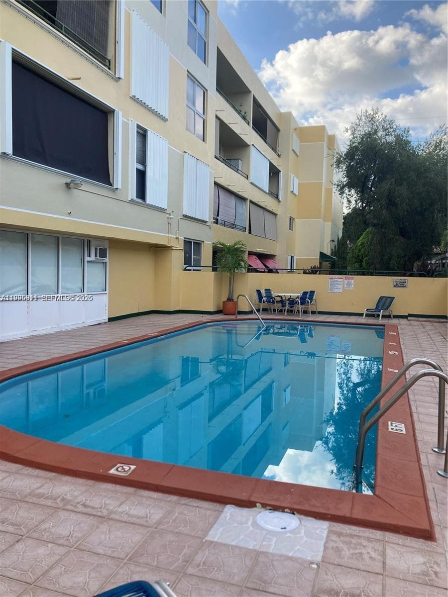 8321 NW 7th St # 1-307, Miami, FL 33126 — zdjęcie 5