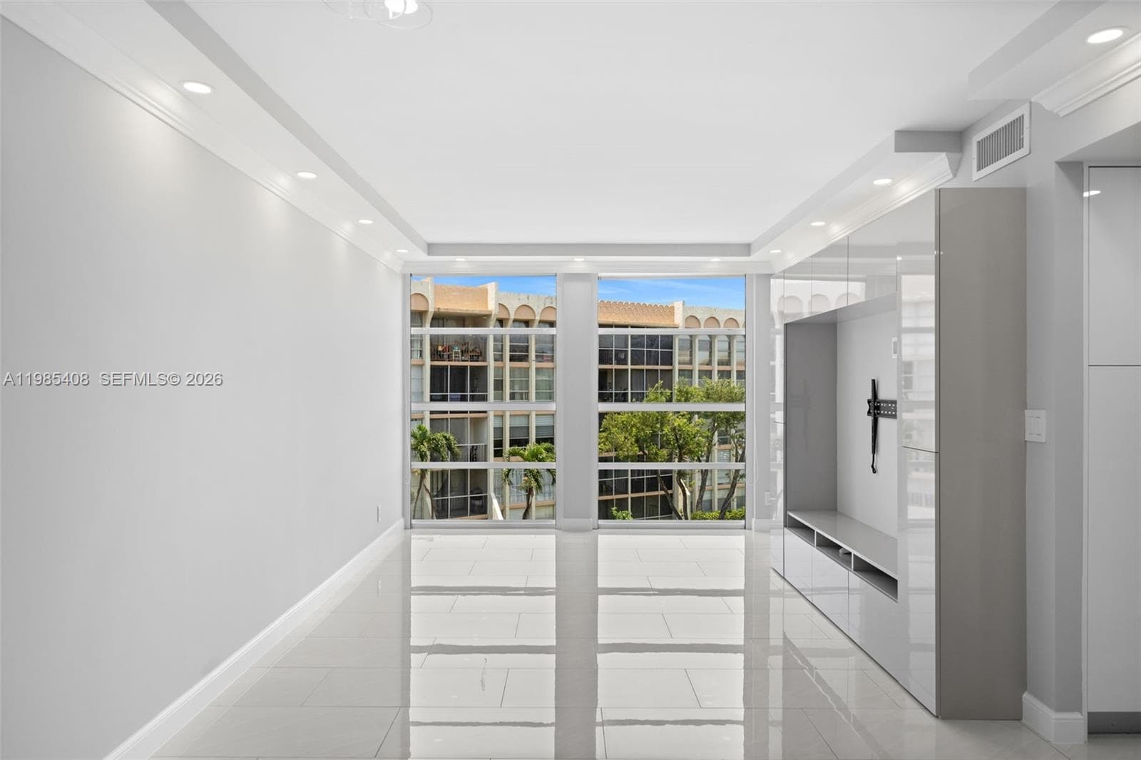 701 Three Islands Blvd # 411, Hallandale Beach, FL 33009 — zdjęcie 4