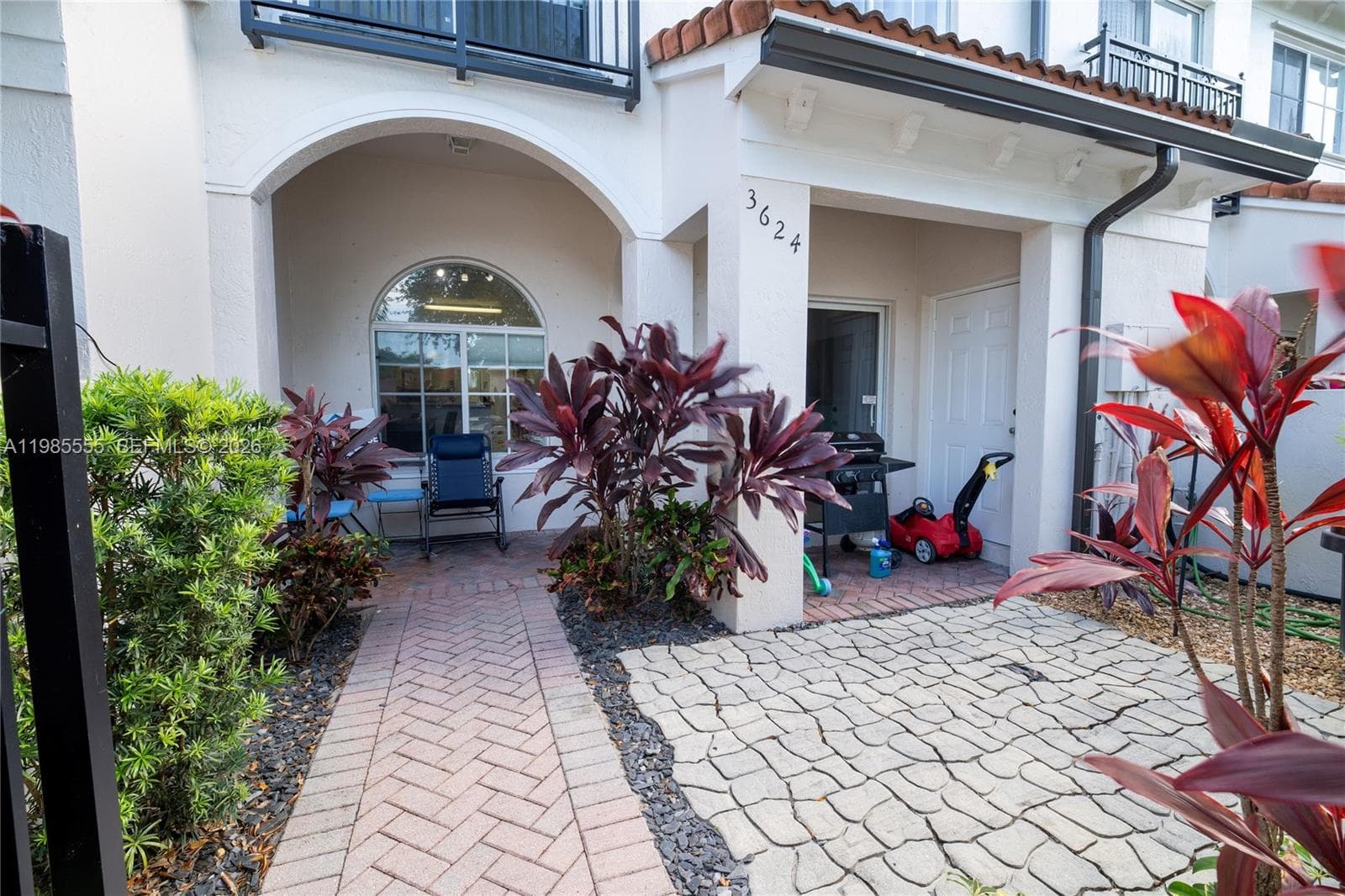 3624 NW 29th Pl, Lauderdale Lakes, FL 33311 — zdjęcie 4