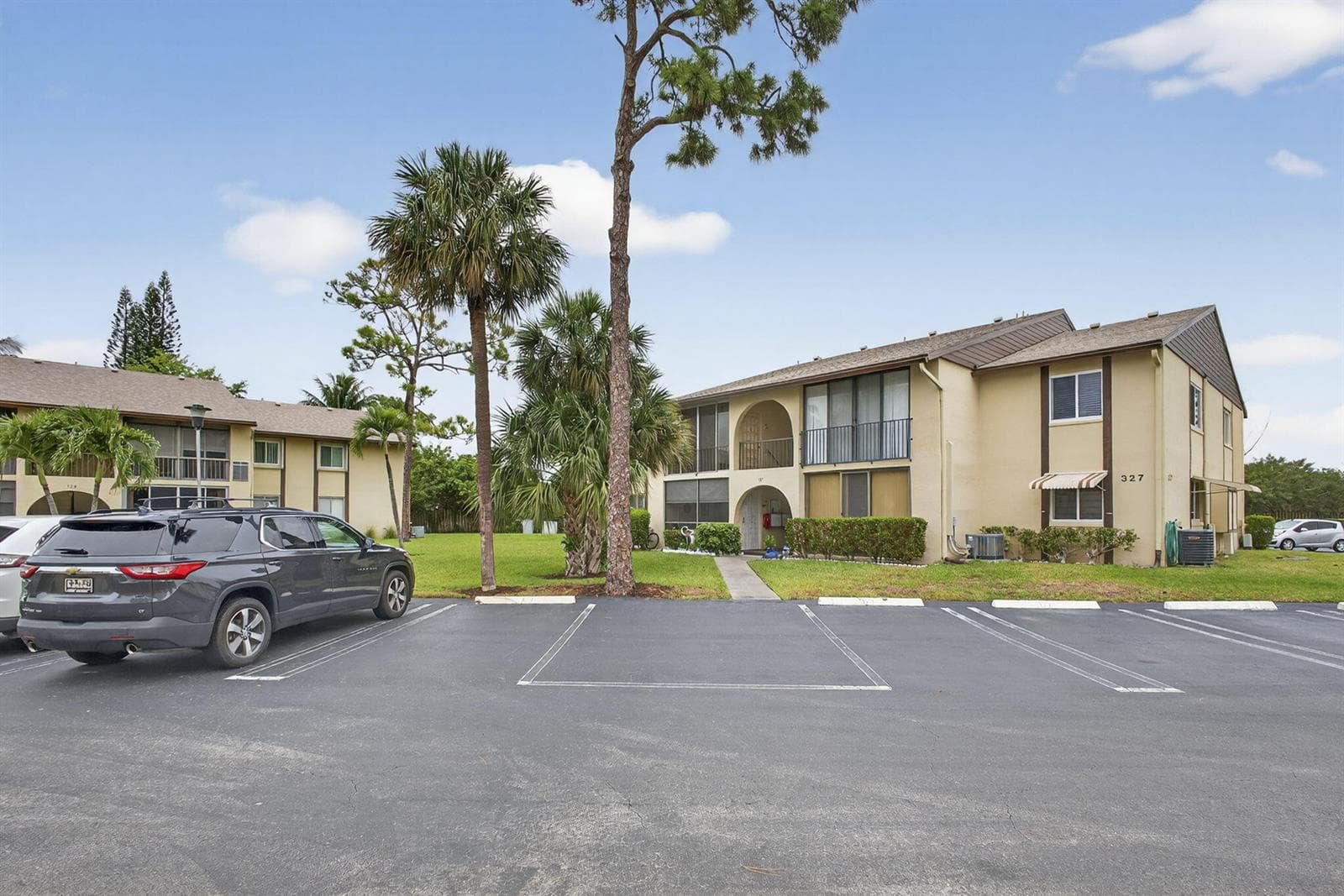 327 Pine Ridge Circle # A-1, FL 33463 — zdjęcie 3