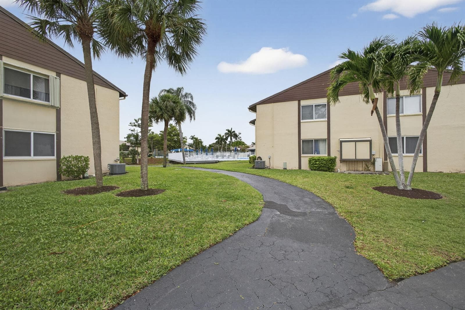 327 Pine Ridge Circle # A-1, FL 33463 — zdjęcie 5