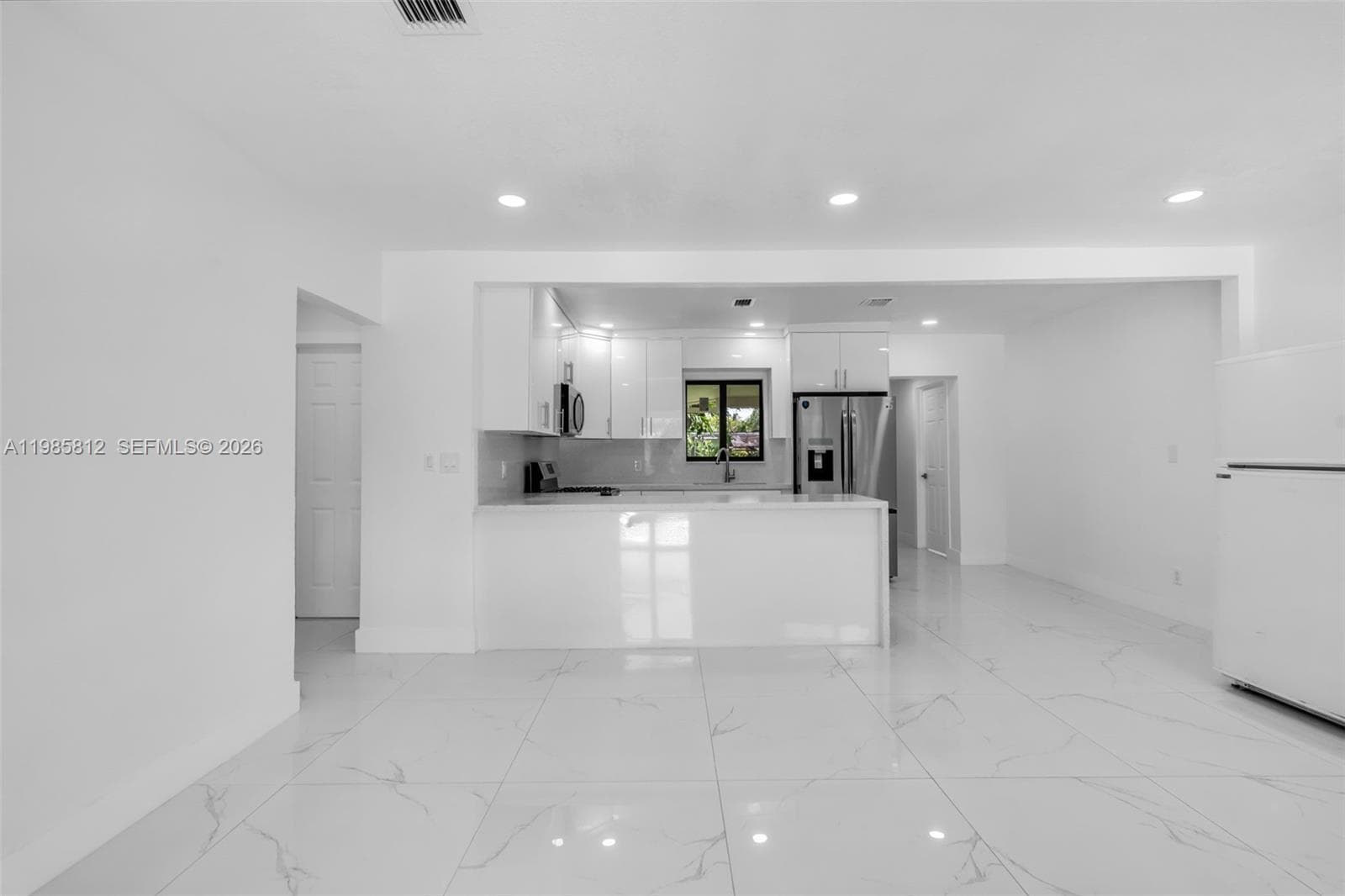 1010 NE 140th St, North Miami, FL 33161 — zdjęcie 3