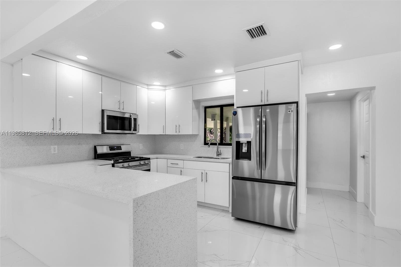 1010 NE 140th St, North Miami, FL 33161 — zdjęcie 5