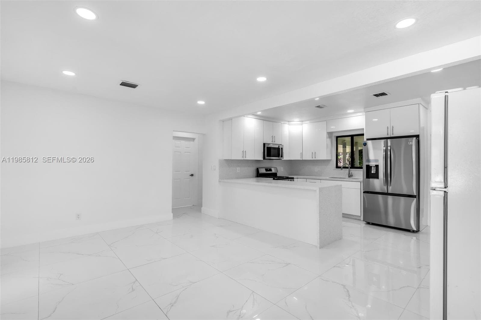 1010 NE 140th St, North Miami, FL 33161 — zdjęcie 4