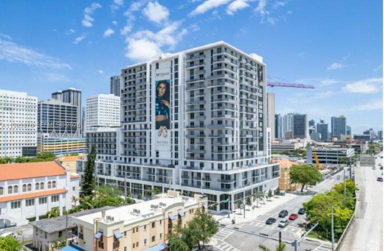 218 NW 8th St, Miami, FL 33136