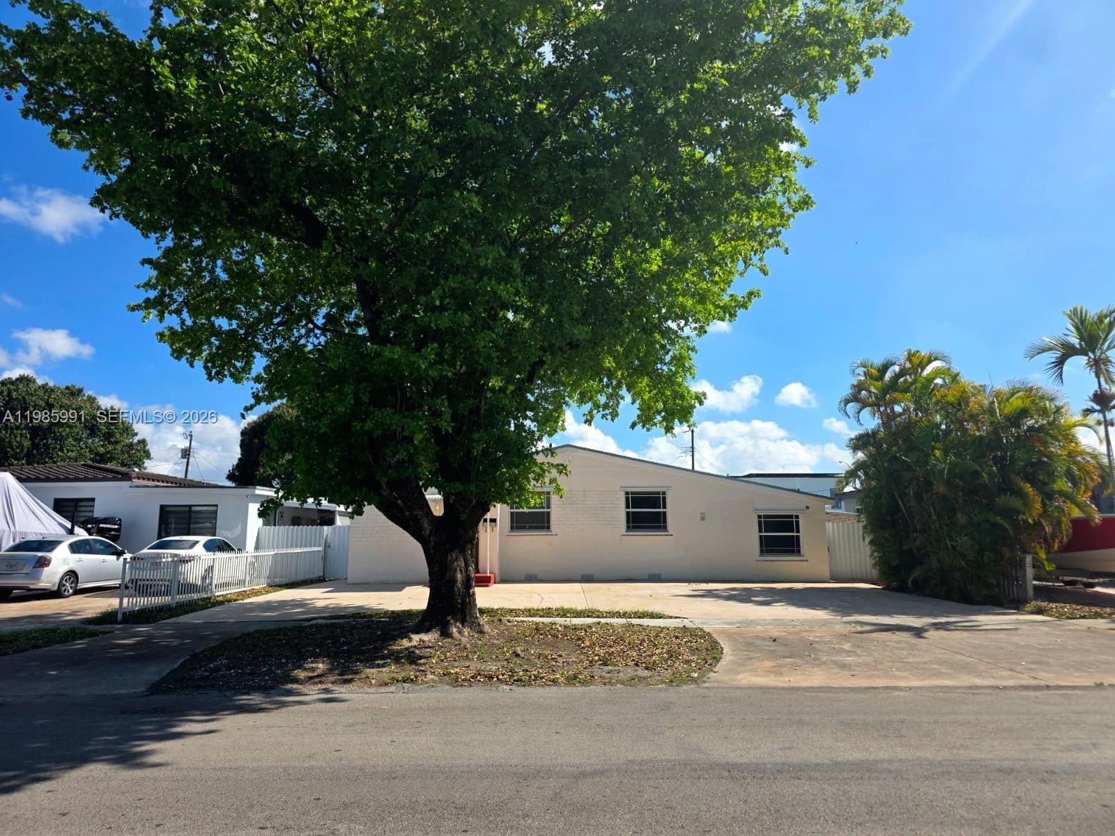 210 E 59th St, Hialeah, FL 33013 — zdjęcie 2